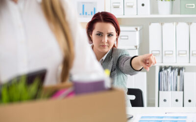 Despedir a un trabajador que está de baja, ¿Es legal si publica fotos que contradicen el motivo de la baja?